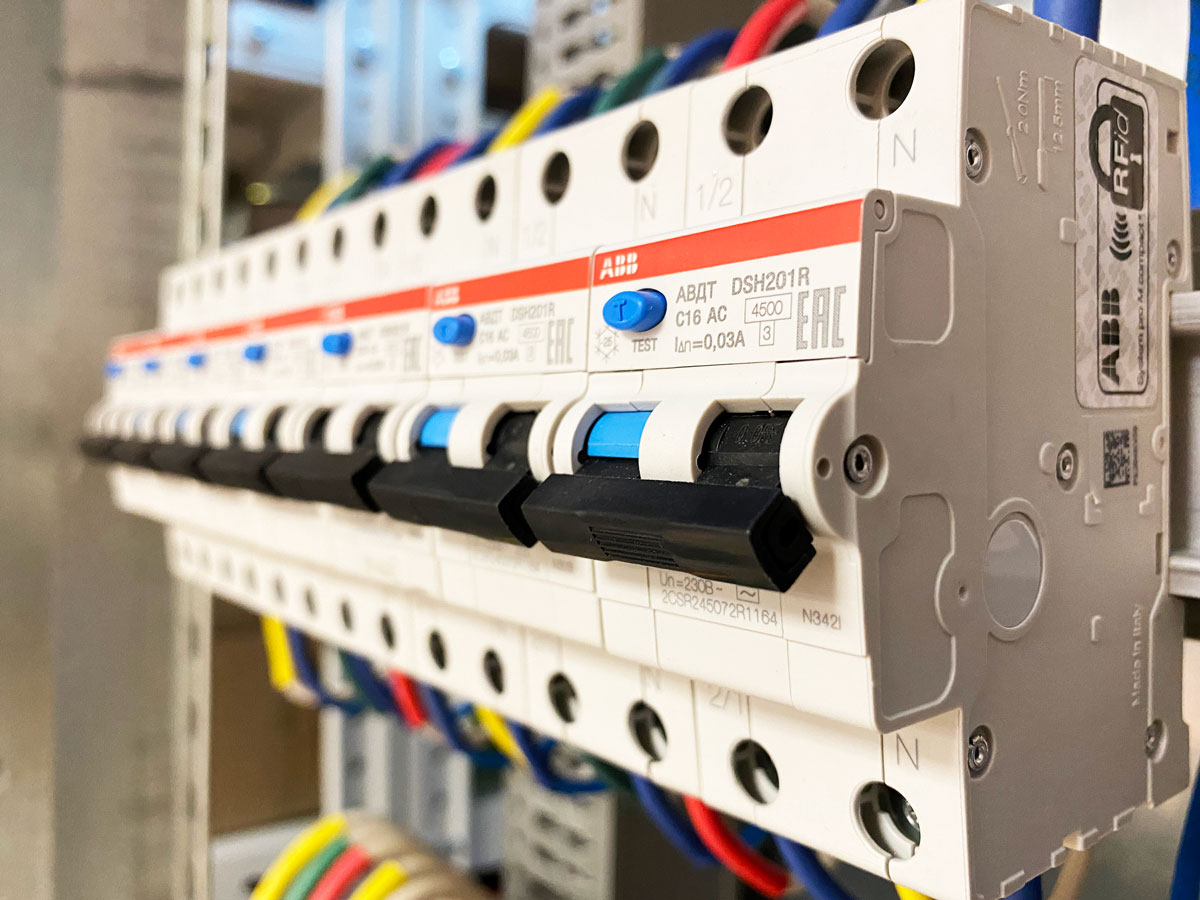 Установка автомата и УЗО: последовательность