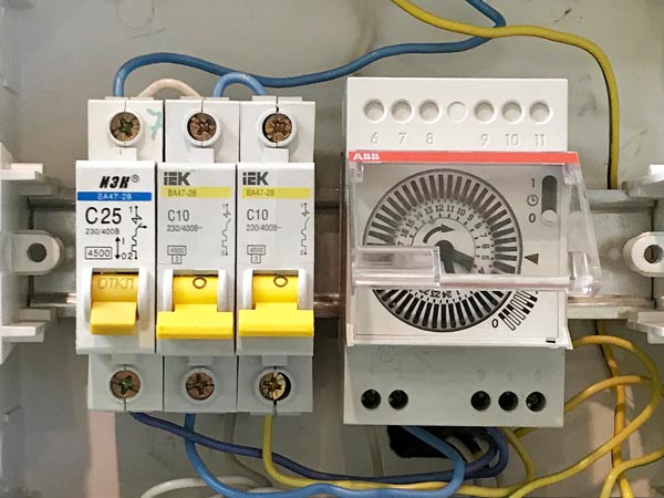 реле времени в электрощите