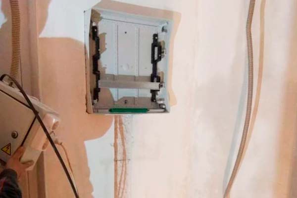 электромонтажные работы в квартире