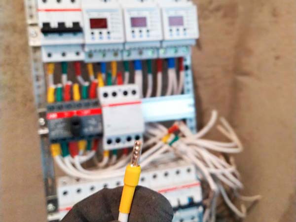 Электромонтажные работы в квартире