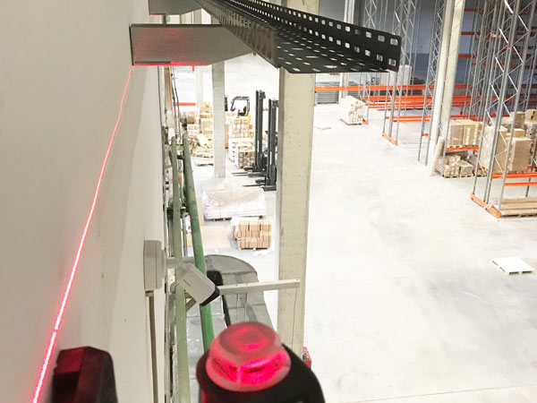 Монтаж металлических лотков