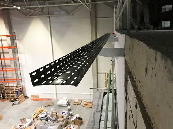 Монтаж металлических лотков