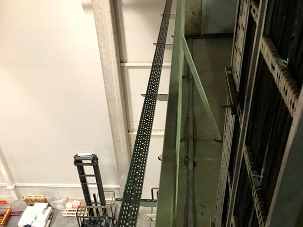 Монтаж металлических лотков