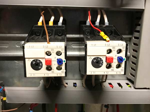 подключение тепловой защиты на электродвигатели в насосной станции