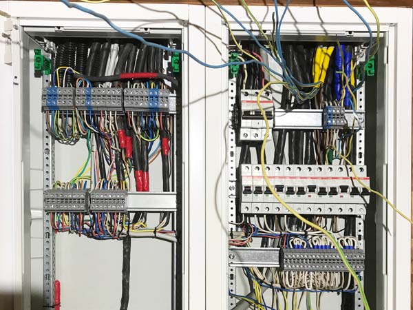 Переборка электрощита освещения в частном доме