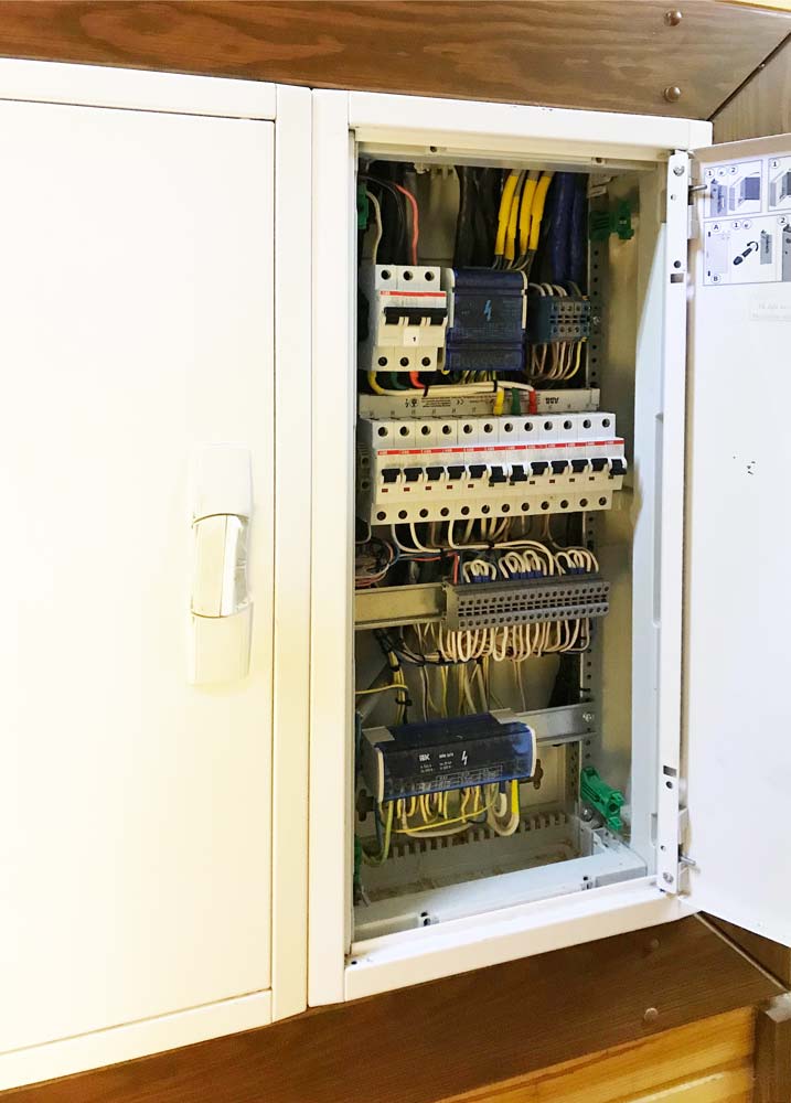 Переборка электрощита освещения в частном доме