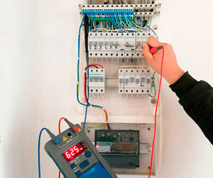 Проверка состояния электрики в загородном доме