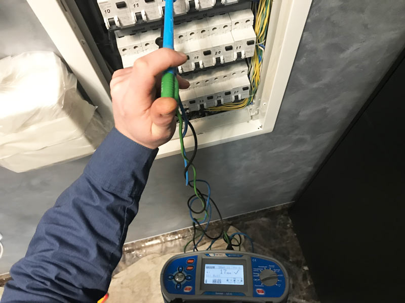 Проверка состояния электрики в квартире