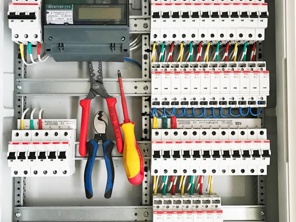 сборка и монтаж электрощита освещения для склада