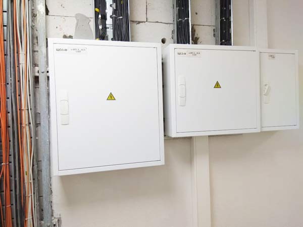 сборка и монтаж электрощита освещения для склада