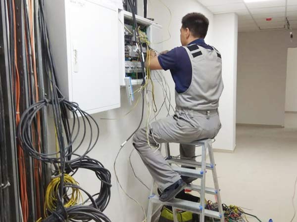 сборка и монтаж электрощита освещения для склада