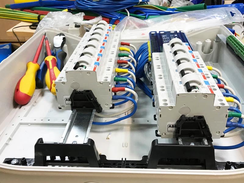 сборка силового электрощита для переноса линий