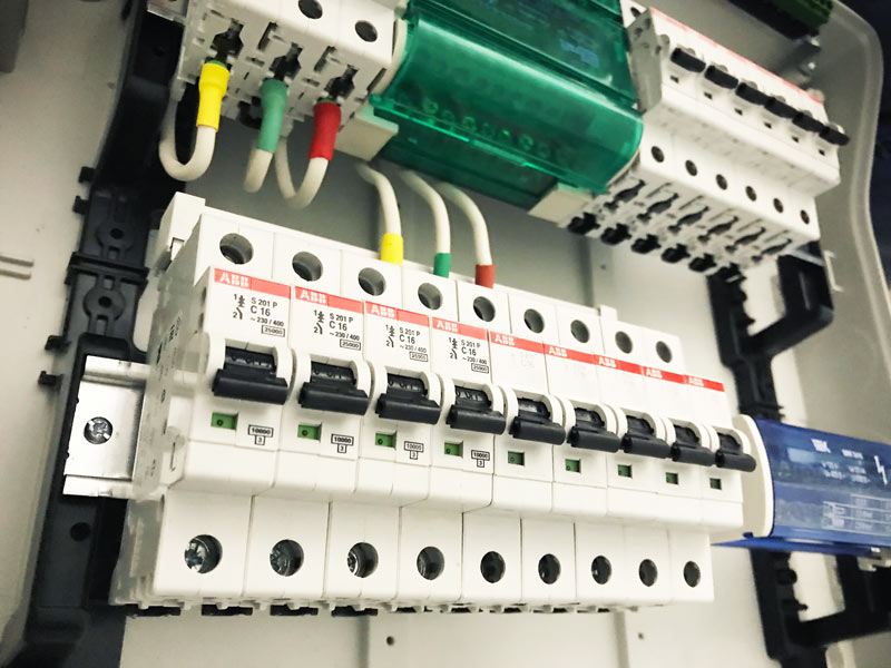 Электромонтажные работы в офисном центре